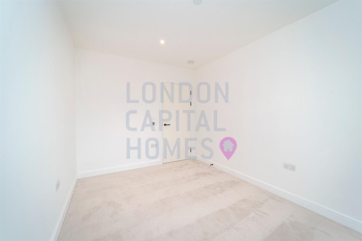 2 bed property in Unison House, 90 Beresford Avenue, London